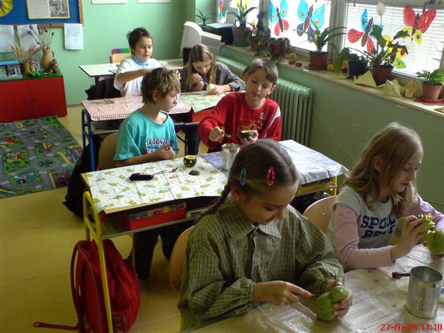 27.10.2009 dlabání dýní (6).JPG